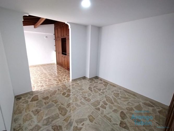 Apartamento de 3 alcobas en venta en Laureles, Medellín, 130 m² · foto 3 de 19