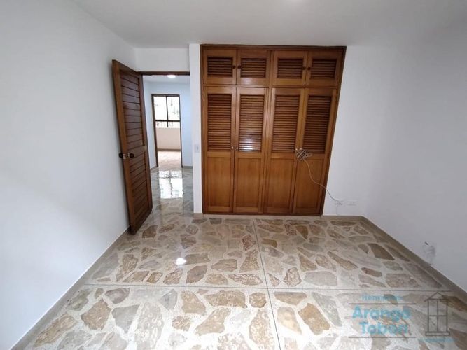 Apartamento de 3 alcobas en venta en Laureles, Medellín, 130 m² · foto 12 de 19