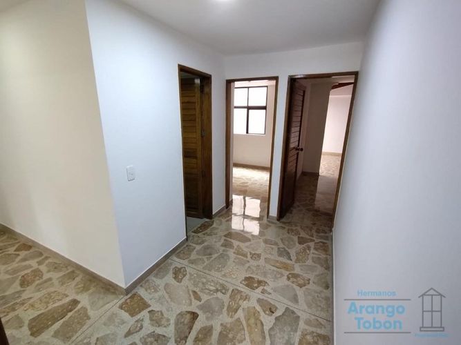 Apartamento de 3 alcobas en venta en Laureles, Medellín, 130 m² · foto 14 de 19