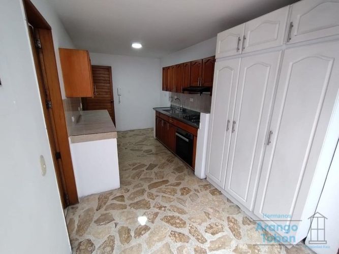Apartamento de 3 alcobas en venta en Laureles, Medellín, 130 m² · foto 15 de 19
