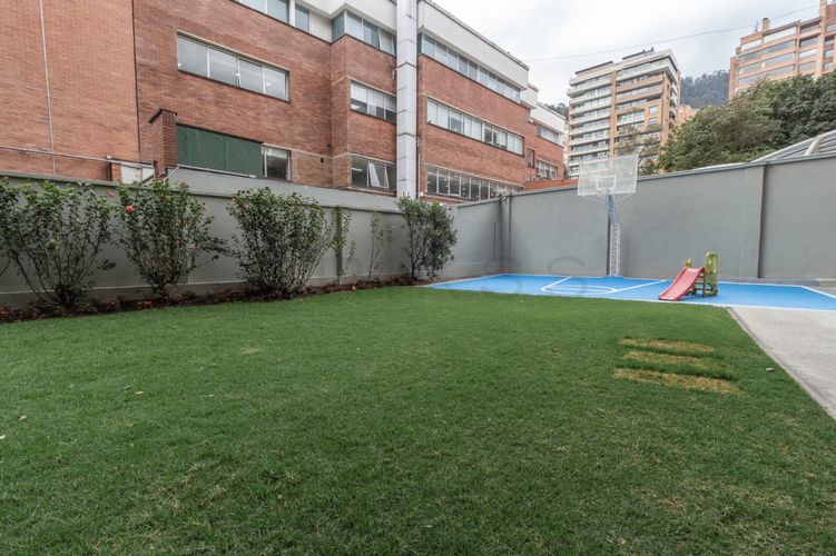 Apartamento de 3 alcobas en arriendo en La Cabrera, Bogotá, 212 m² · foto 19 de 21