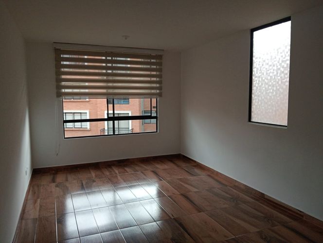 Apartamento de 3 alcobas en arriendo en El Cortijo, Madrid, 59 m² · foto 3 de 14