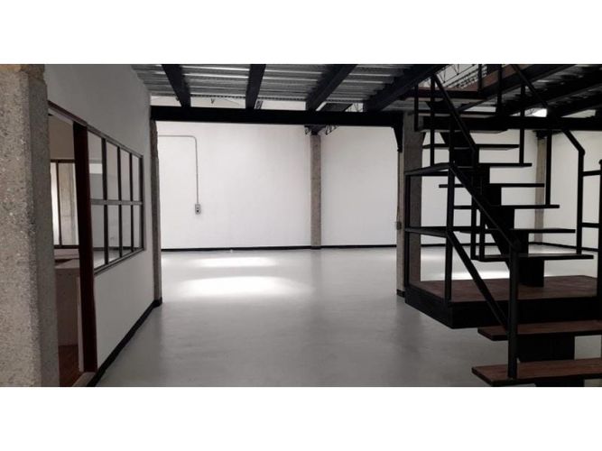 Bodega en arriendo en Belén Fatima, Medellín, 430 m² · foto 3 de 9