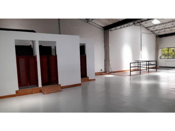Bodega en arriendo en Belén Fatima, Medellín, 430 m² · foto 4 de 9