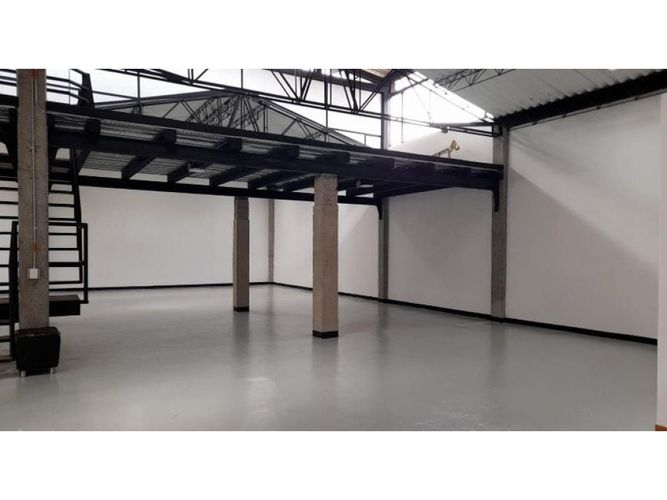 Bodega en arriendo en Belén Fatima, Medellín, 430 m² · foto 5 de 9