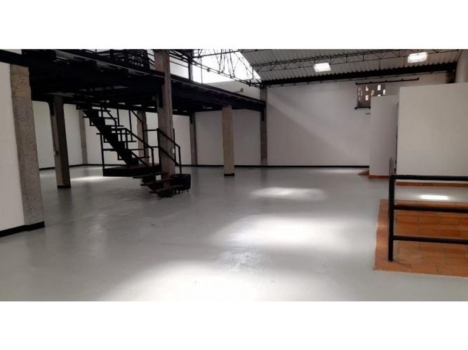 Bodega en arriendo en Belén Fatima, Medellín, 430 m² · foto 6 de 9