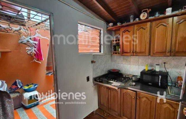 Casa de 6 alcobas en venta en Castilla, Medellín, 200 m² · foto 13 de 24
