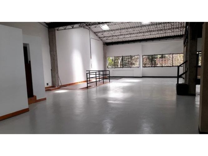 Bodega en arriendo en Belén Fatima, Medellín, 430 m² · foto 8 de 9