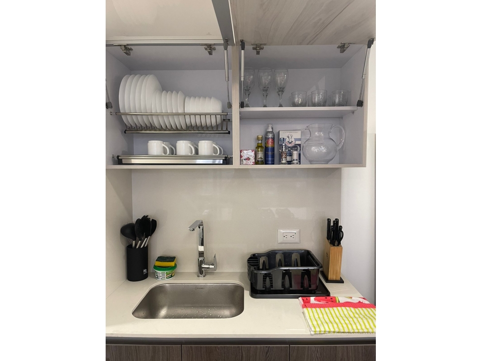 Apartamento de 2 alcobas en arriendo en El Poblado, Medellín, 78 m² · foto 10 de 13
