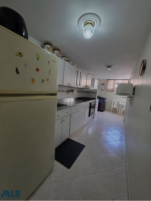 Apartamento en venta en Laureles, Medellín · foto 3 de 24
