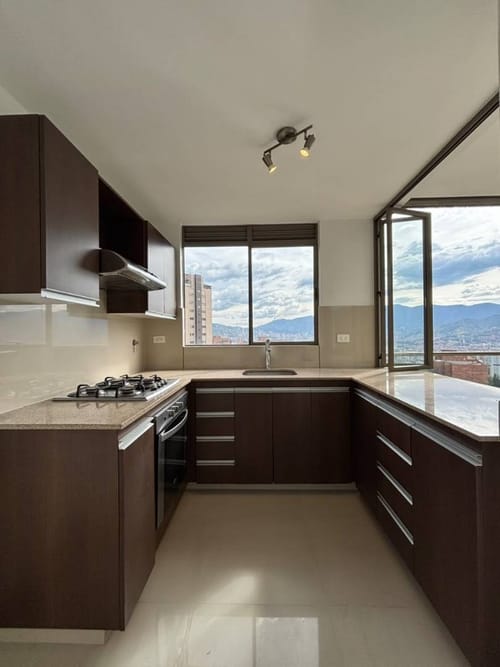 Apartamento de 1 alcoba en arriendo en Los Balsos, Medellín, 65 m² · foto 5 de 16
