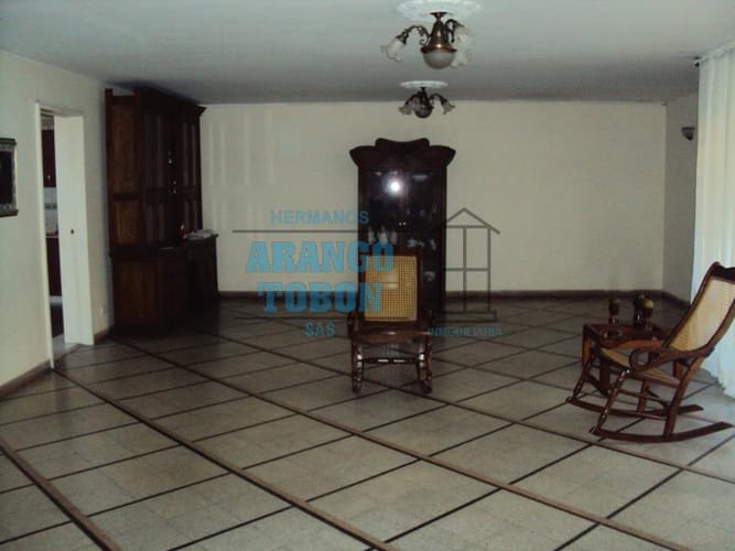Casa de 4 alcobas en venta en Laureles, Medellín, 228 m² · foto 2 de 11
