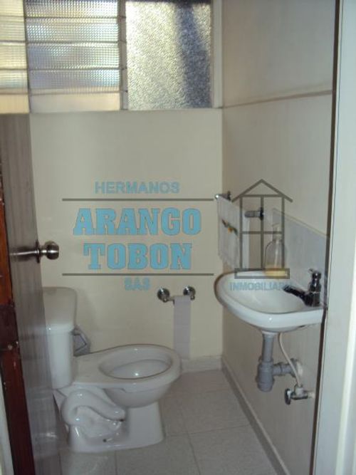 Casa de 4 alcobas en venta en Laureles, Medellín, 228 m² · foto 3 de 11