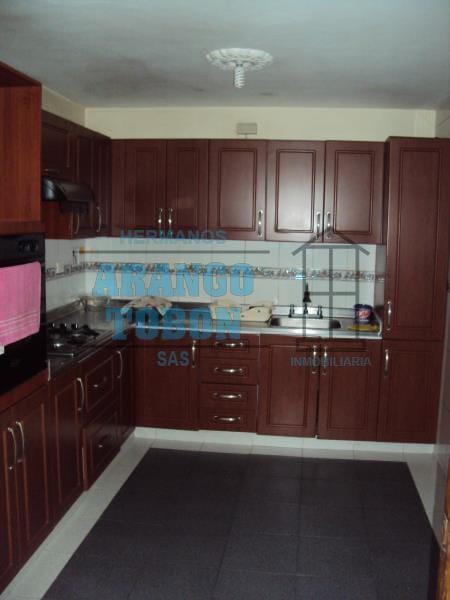Casa de 4 alcobas en venta en Laureles, Medellín, 228 m² · foto 5 de 11