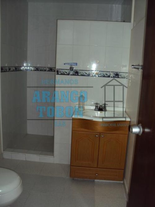 Casa de 4 alcobas en venta en Laureles, Medellín, 228 m² · foto 9 de 11