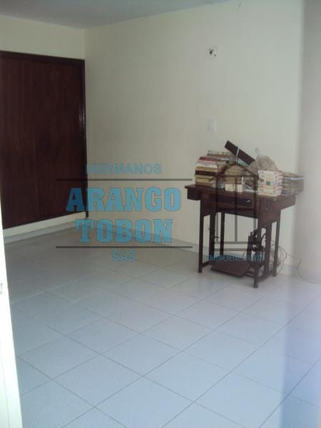 Casa de 4 alcobas en venta en Laureles, Medellín, 228 m² · foto 10 de 11
