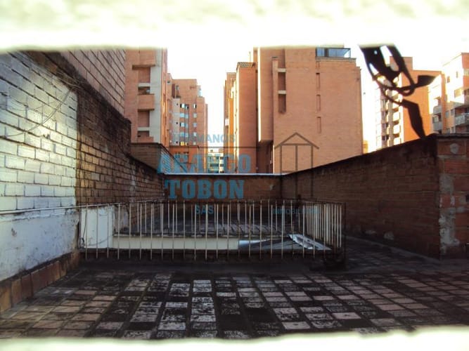 Casa de 4 alcobas en venta en Laureles, Medellín, 228 m² · foto 11 de 11