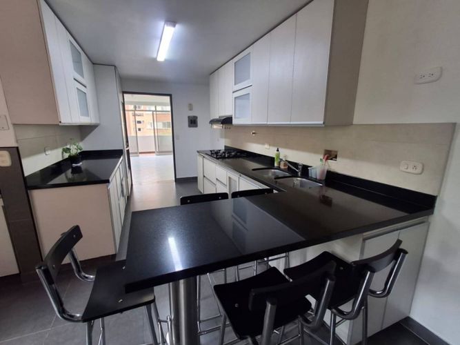 Apartamento de 4 alcobas en arriendo en Conquistadores, Medellín, 155 m² · foto 2 de 20
