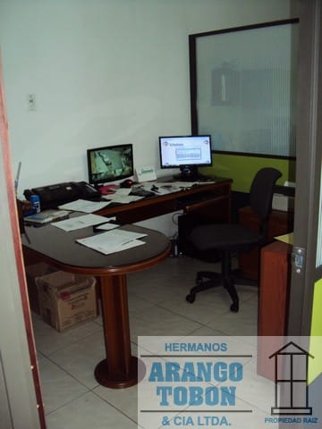 Bodega en venta en Astorga, Medellín, 600 m² · foto 2 de 11
