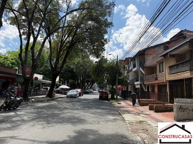Casa de 6 alcobas en venta en Cristo Rey, Medellín, 224 m² · foto 3 de 24