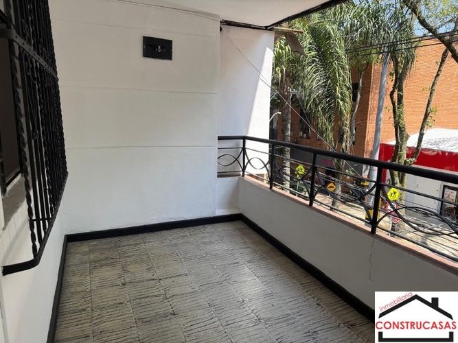 Casa de 6 alcobas en venta en Cristo Rey, Medellín, 224 m² · foto 4 de 24