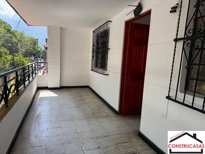 Casa de 6 alcobas en venta en Cristo Rey, Medellín, 224 m² · foto 5 de 24