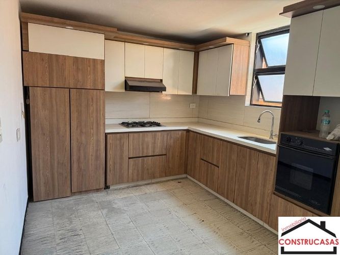 Casa de 6 alcobas en venta en Cristo Rey, Medellín, 224 m² · foto 6 de 24