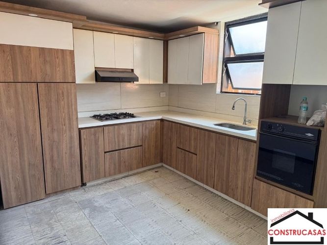 Casa de 6 alcobas en venta en Cristo Rey, Medellín, 224 m² · foto 8 de 24