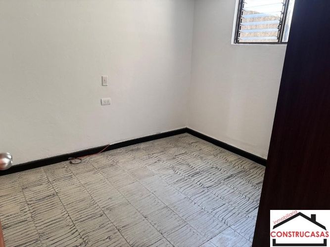 Casa de 6 alcobas en venta en Cristo Rey, Medellín, 224 m² · foto 12 de 24