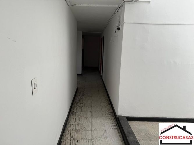 Casa de 6 alcobas en venta en Cristo Rey, Medellín, 224 m² · foto 13 de 24