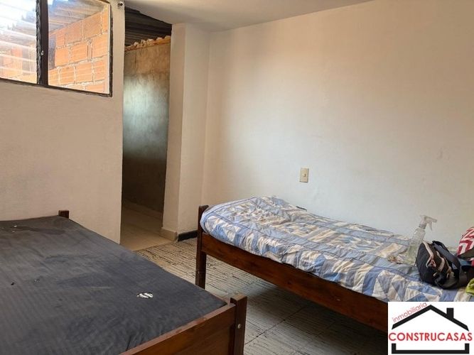Casa de 6 alcobas en venta en Cristo Rey, Medellín, 224 m² · foto 23 de 24