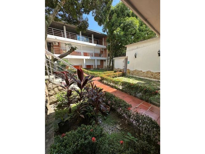 Casa de 10 alcobas en venta en Ciudad Jardin, Cali, 700 m² · foto 2 de 20