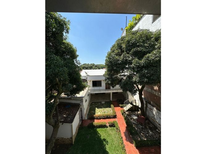 Casa de 10 alcobas en venta en Ciudad Jardin, Cali, 700 m² · foto 4 de 20