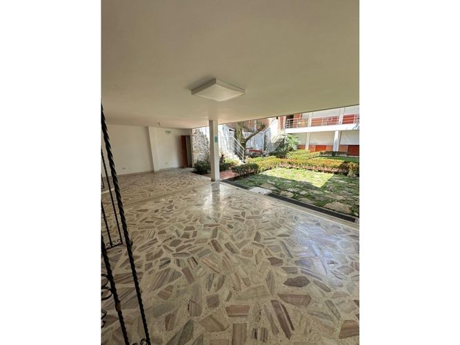 Casa de 10 alcobas en venta en Ciudad Jardin, Cali, 700 m² · foto 6 de 20