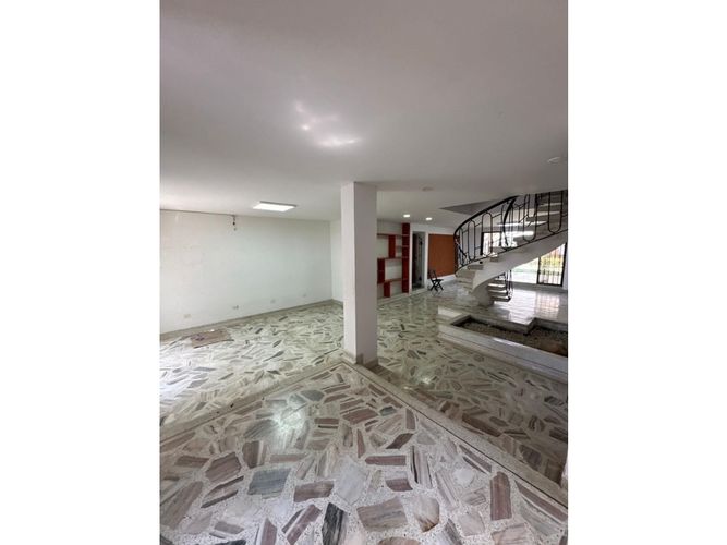 Casa de 10 alcobas en venta en Ciudad Jardin, Cali, 700 m² · foto 10 de 20