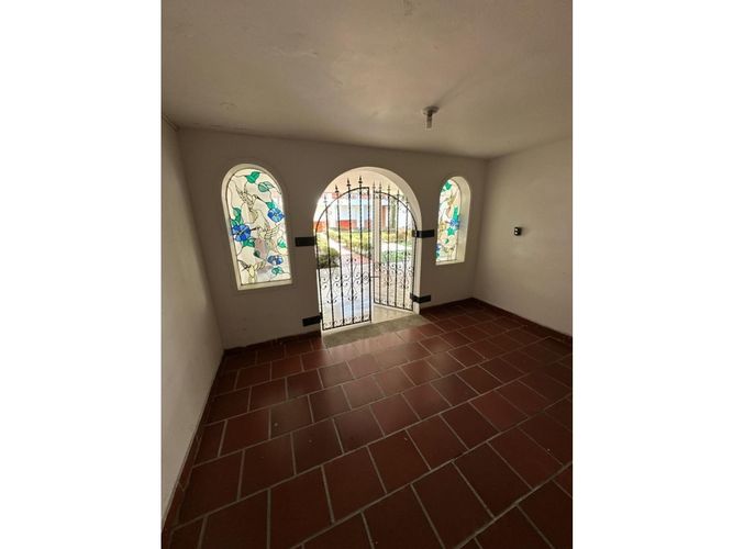 Casa de 10 alcobas en venta en Ciudad Jardin, Cali, 700 m² · foto 12 de 20
