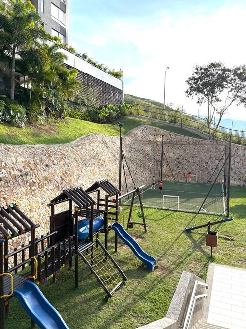 Apartamento de 3 alcobas en venta en Bellavista, Cali, 204 m² · foto 13 de 15