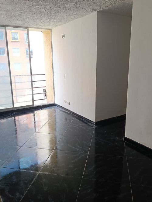Apartamento de 4 alcobas en venta en Portal Del Nogal, Soacha, 48 m² · foto 3 de 13