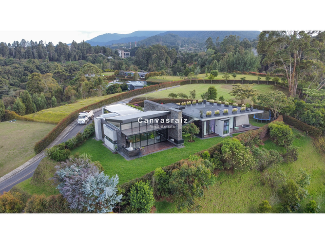 Casa de 4 alcobas en venta en Las Palmas, Envigado, 488 m² · foto 2 de 19