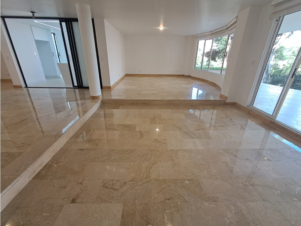 Casa en arriendo en El Poblado, Medellín · foto 2 de 20