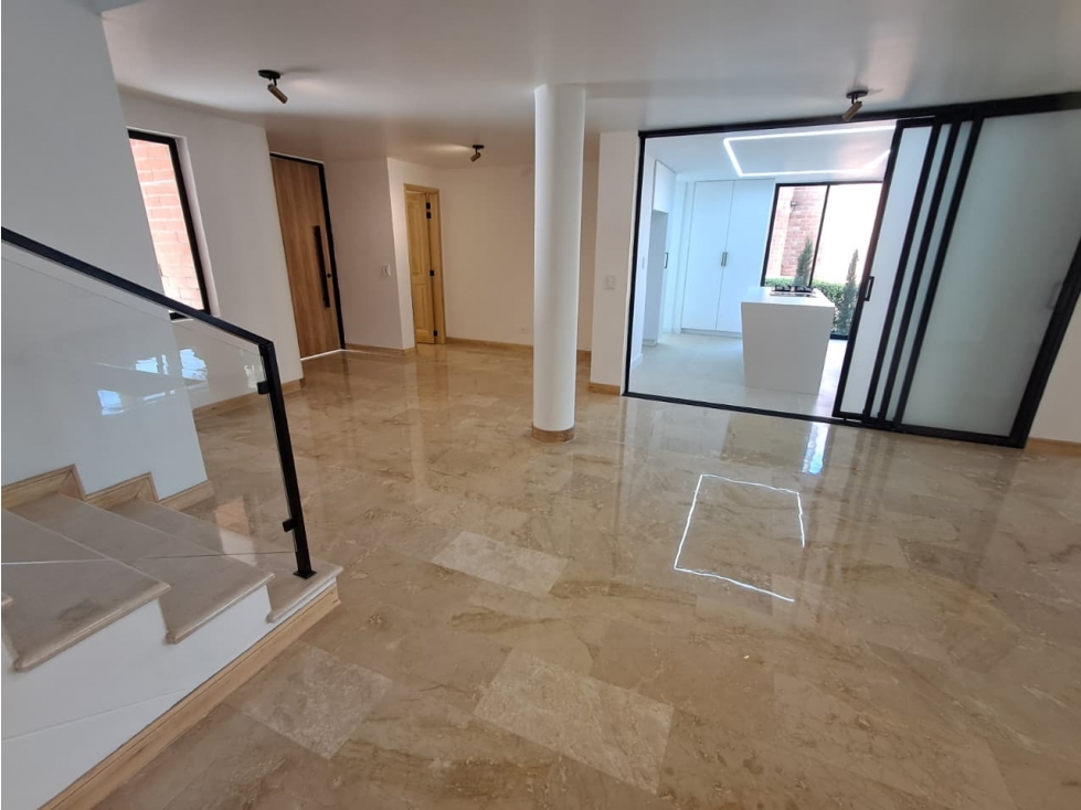Casa en arriendo en El Poblado, Medellín · foto 3 de 20