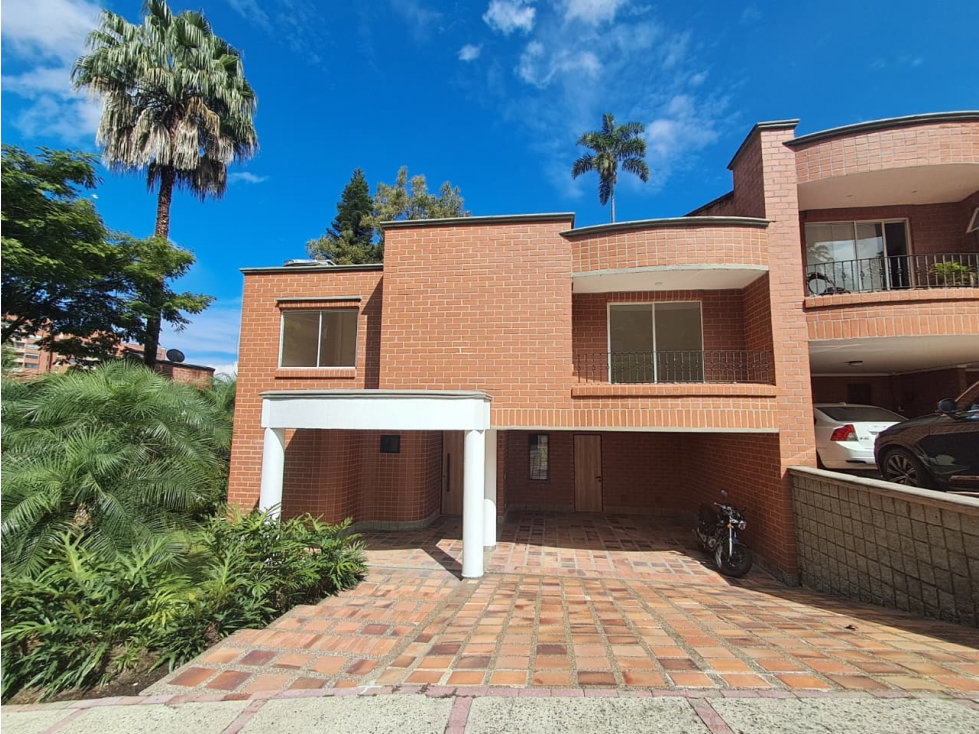 Casa en arriendo en El Poblado, Medellín · foto 4 de 20