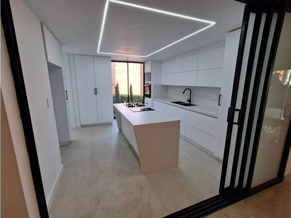 Casa en arriendo en El Poblado, Medellín · foto 6 de 20