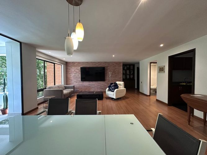 Apartamento de 2 alcobas en arriendo en El Poblado, Medellín, 150 m² · foto 2 de 17