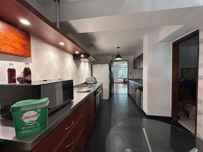 Apartamento de 2 alcobas en arriendo en El Poblado, Medellín, 150 m² · foto 5 de 17