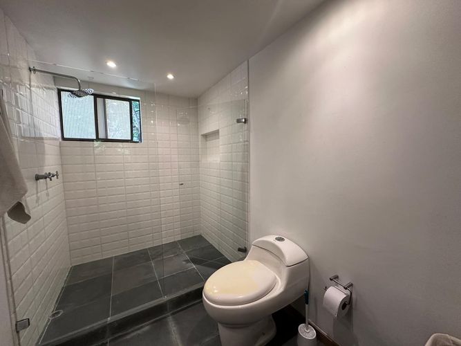 Apartamento de 2 alcobas en arriendo en El Poblado, Medellín, 150 m² · foto 15 de 17