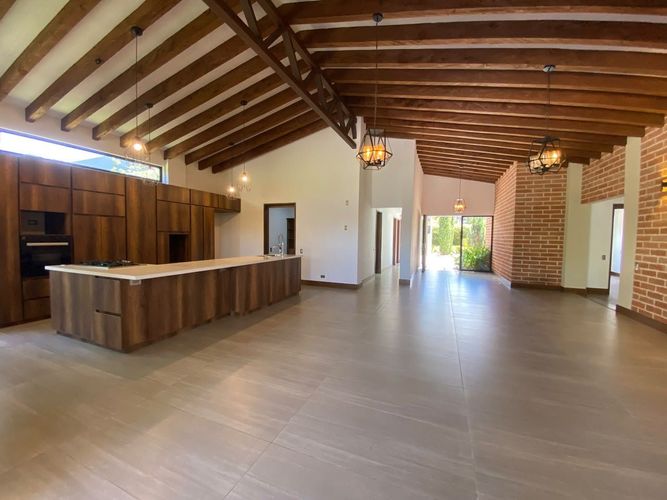 Casa de 5 alcobas en venta en Cabeceras De Llanogrande, Rionegro, 380 m² · foto 5 de 15