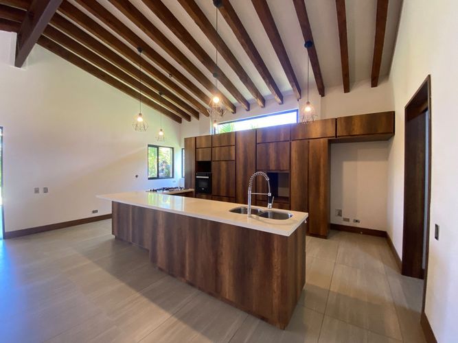 Casa de 5 alcobas en venta en Cabeceras De Llanogrande, Rionegro, 380 m² · foto 6 de 15