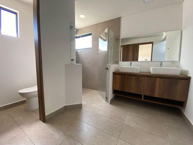 Casa de 5 alcobas en venta en Cabeceras De Llanogrande, Rionegro, 380 m² · foto 14 de 15
