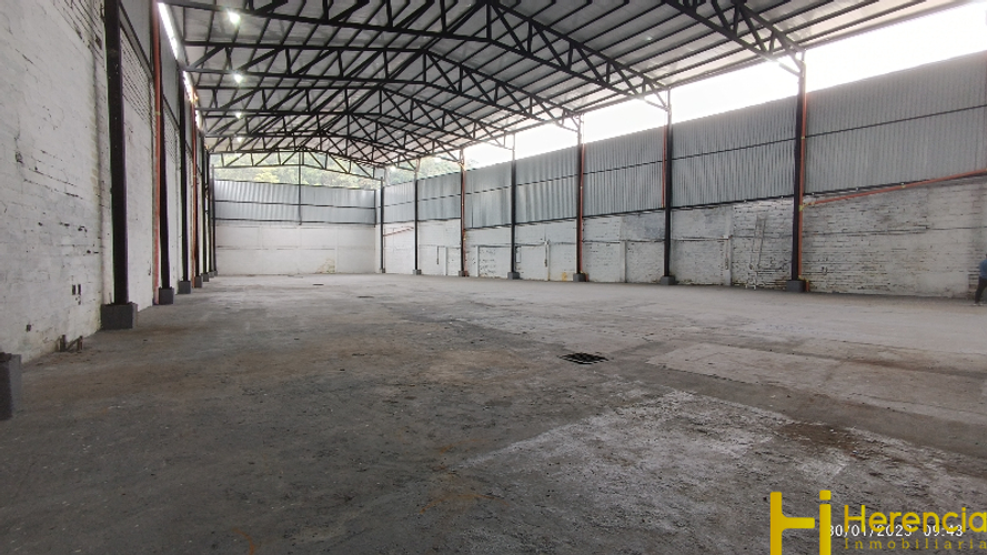 Bodega en arriendo en Tenche, Medellín, 1700 m² · foto 2 de 24